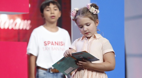 MC Lai Van Sam ngo ngang khi be gai 5 tuoi noi troi chay 8 ngoai ngu hinh anh