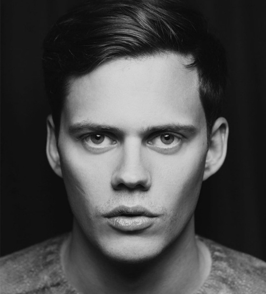 Dien vien dong thang he Pennywise trong IT anh 3