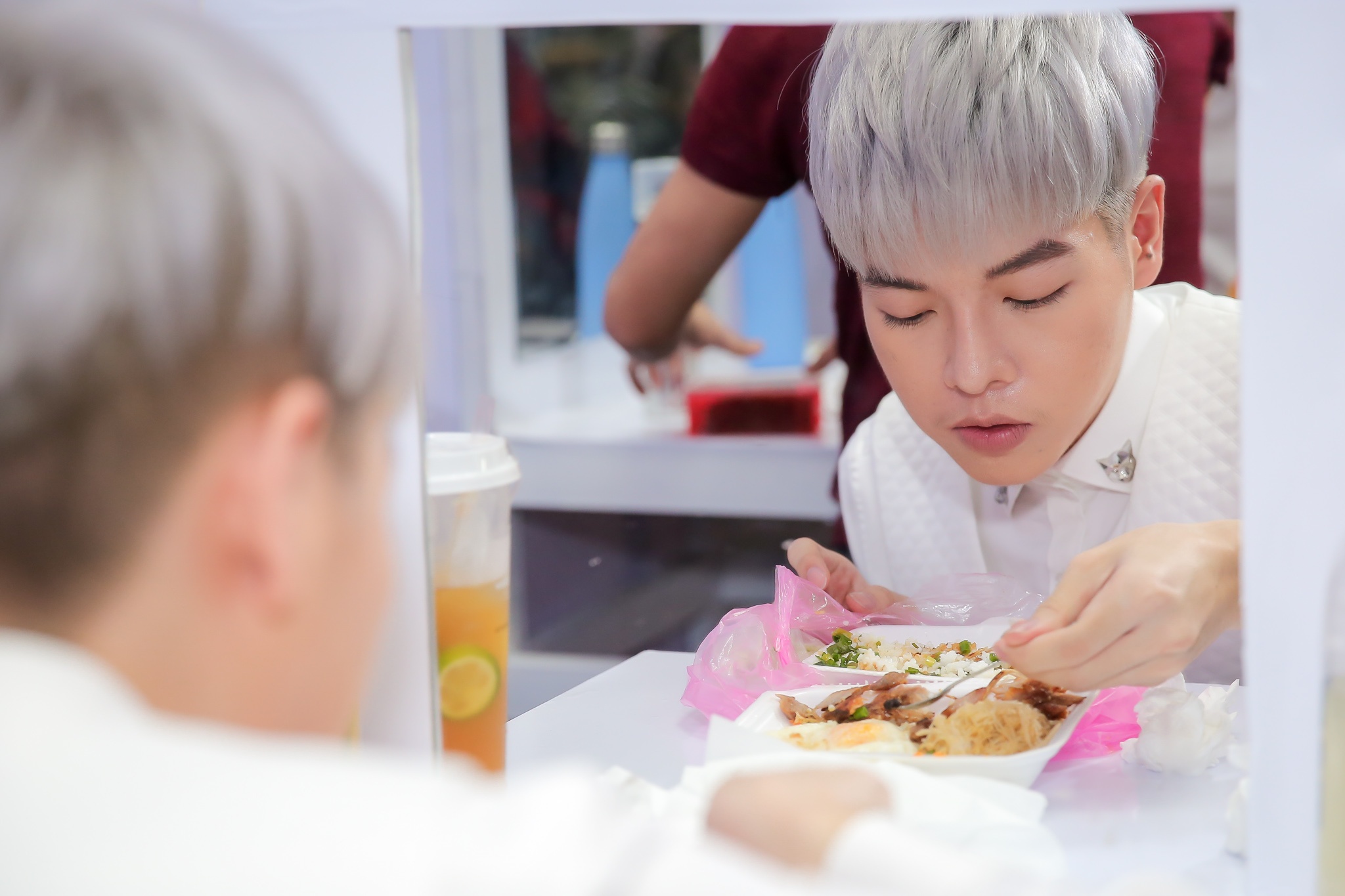 Dan sao chia se cam xuc lan dau thi hat bolero hinh anh