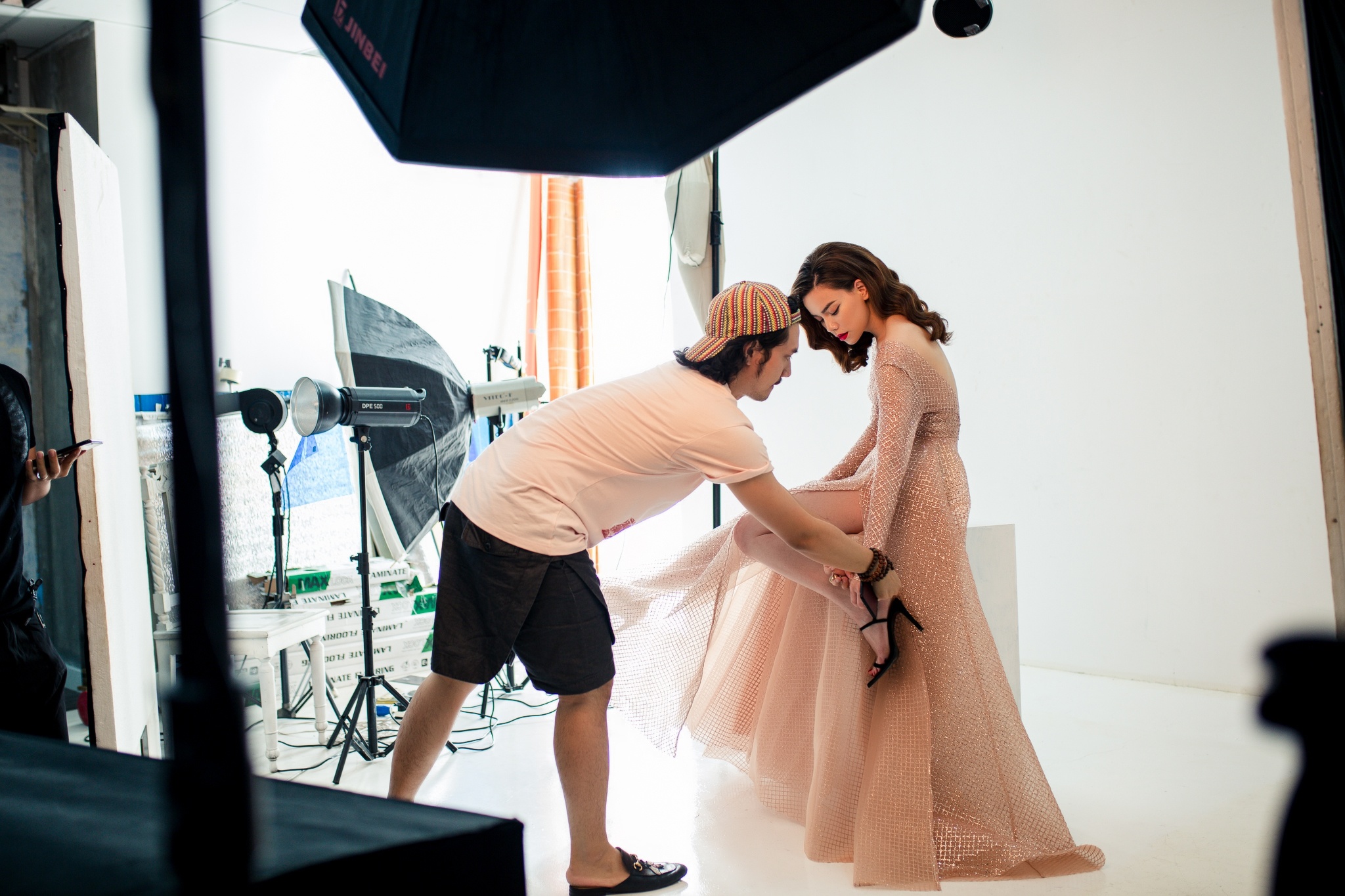 Hau truong chup anh cua Ho Ngoc Ha anh 4