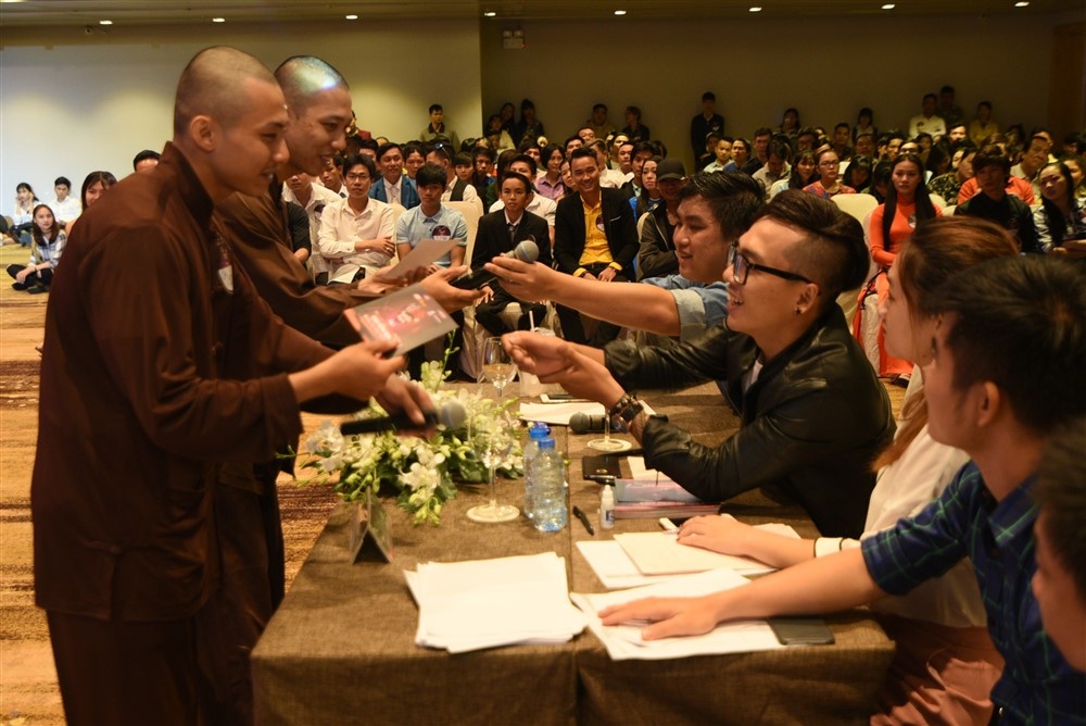 Tranh cai vu hai nha su thi hat bolero anh 2