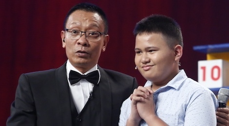 MC Lai Van Sam ngo ngang vi cau be Phillipines co tri nho phi thuong hinh anh