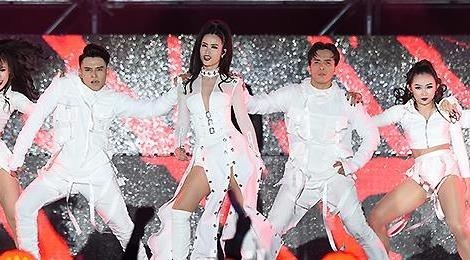 Dong Nhi toa sang tren san khau Asia Song Festival o Han Quoc hinh anh