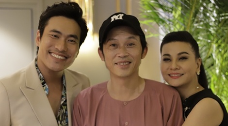 Hoai Linh dong vien Kieu Minh Tuan lam live show sau 10 nam chat vat hinh anh