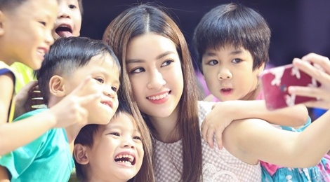 Do My Linh, Thanh Tu don Trung thu som cung tre em ngheo hinh anh