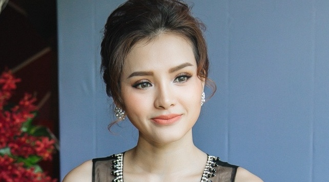 Phuong Trinh Jolie ke chuyen bi phan boi trong MV moi hinh anh