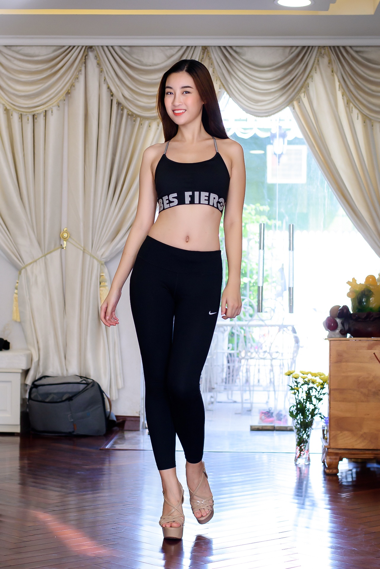 Do My Linh tap catwalk cho Miss World anh 11