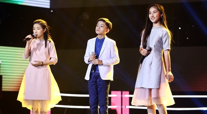 Hoc tro Vu Cat Tuong hat bolero tren san khau The Voice Kids hinh anh
