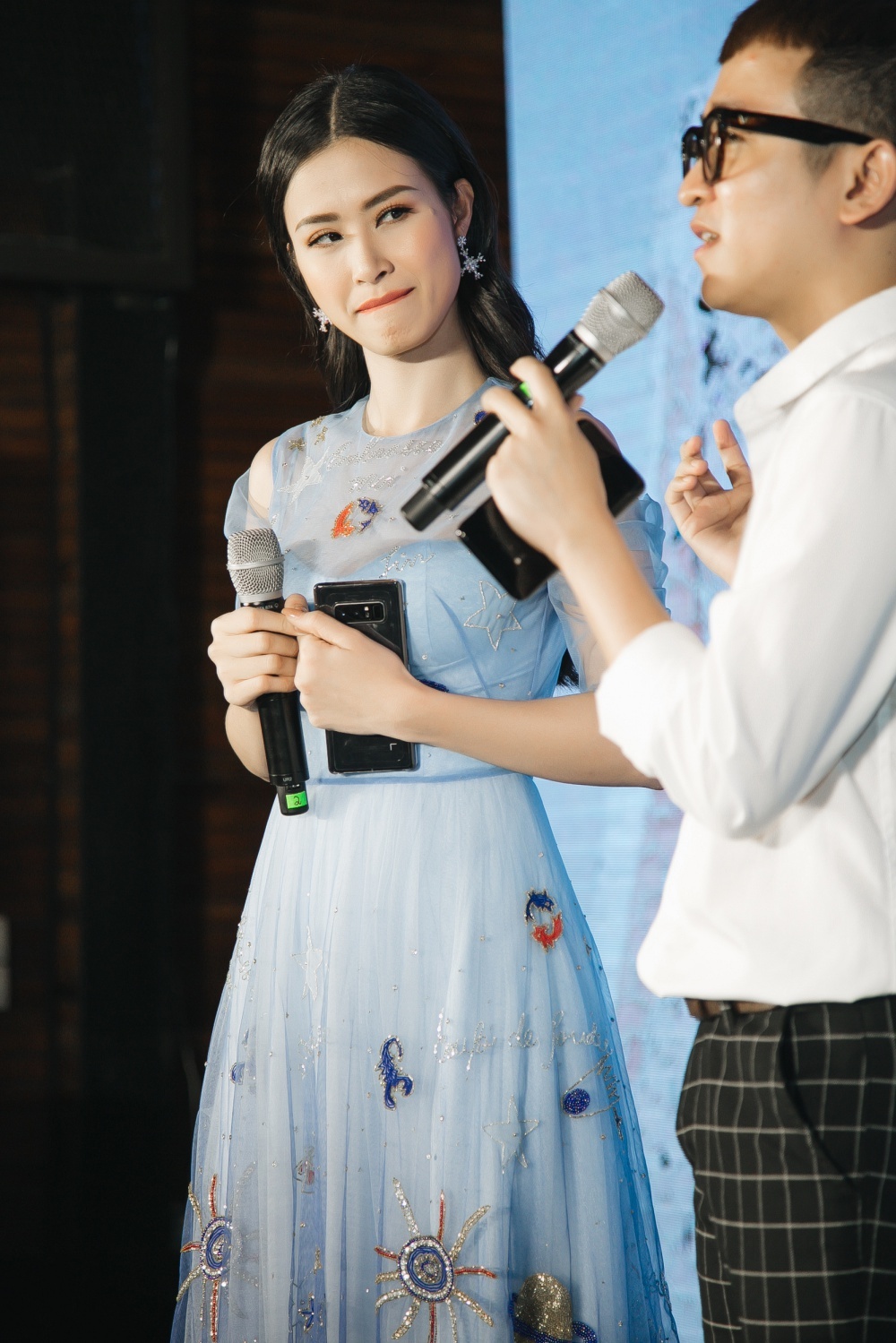 Dong Nhi ra MV Sao chang  the vi em anh 1