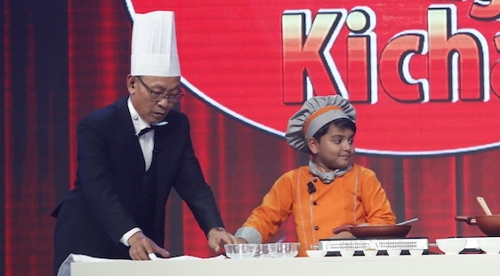 Dau bep nhi noi tieng the gioi nau che moi MC Lai Van Sam hinh anh