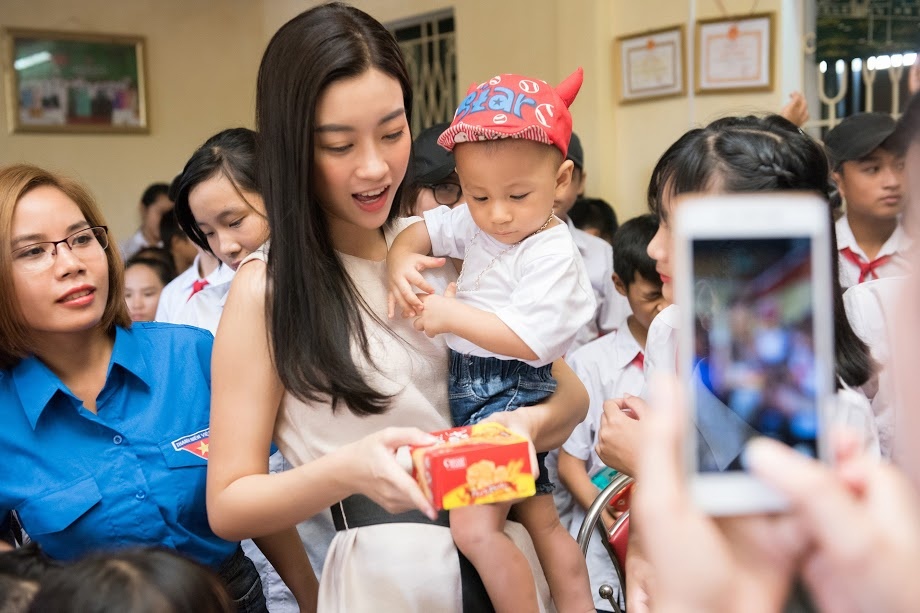 Hoa hau Do My Linh ve Yen Bai anh 2