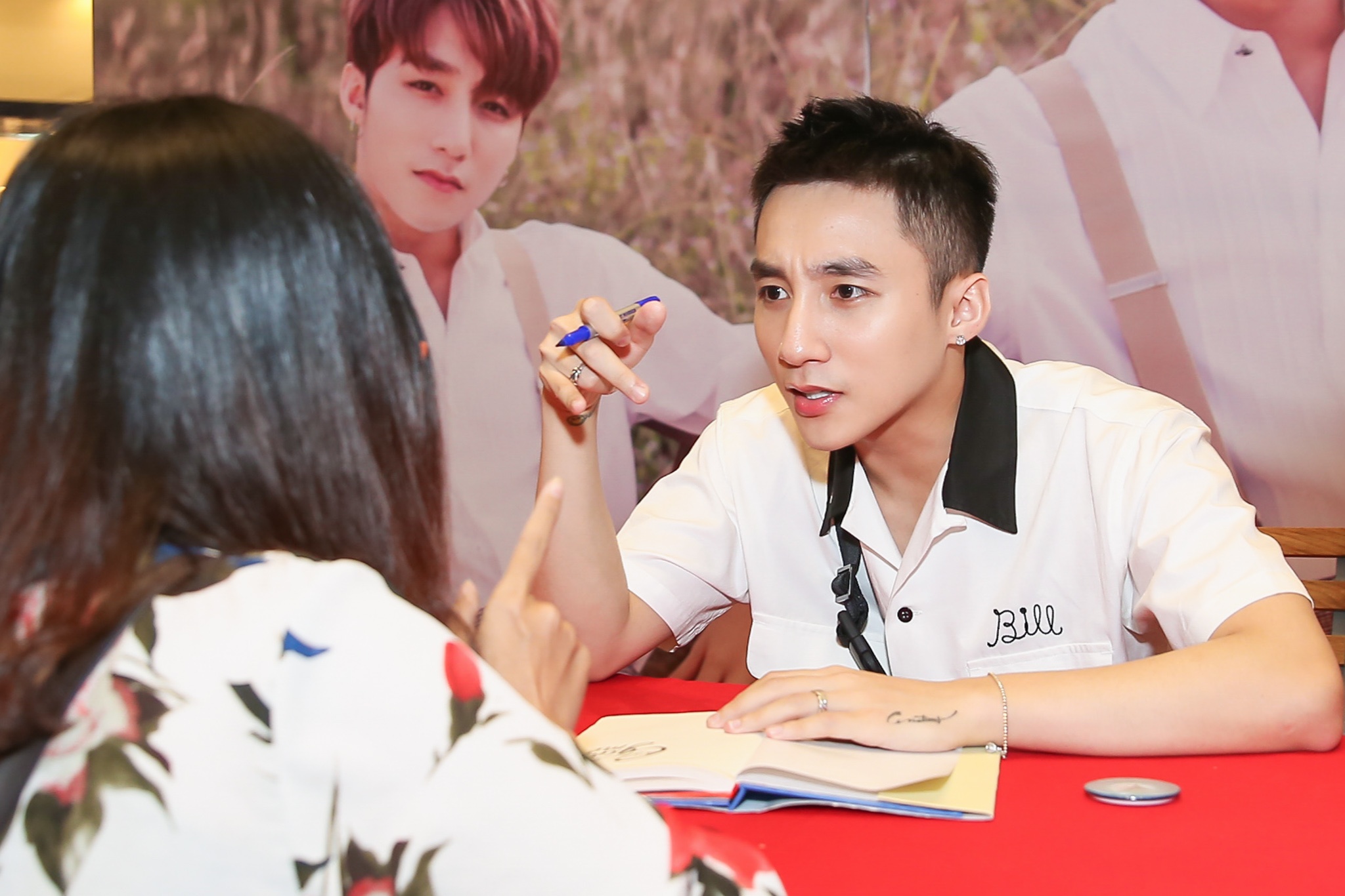 Son Tung M-TP gay nao loan khi xuat hien tai trung tam thuong mai hinh anh