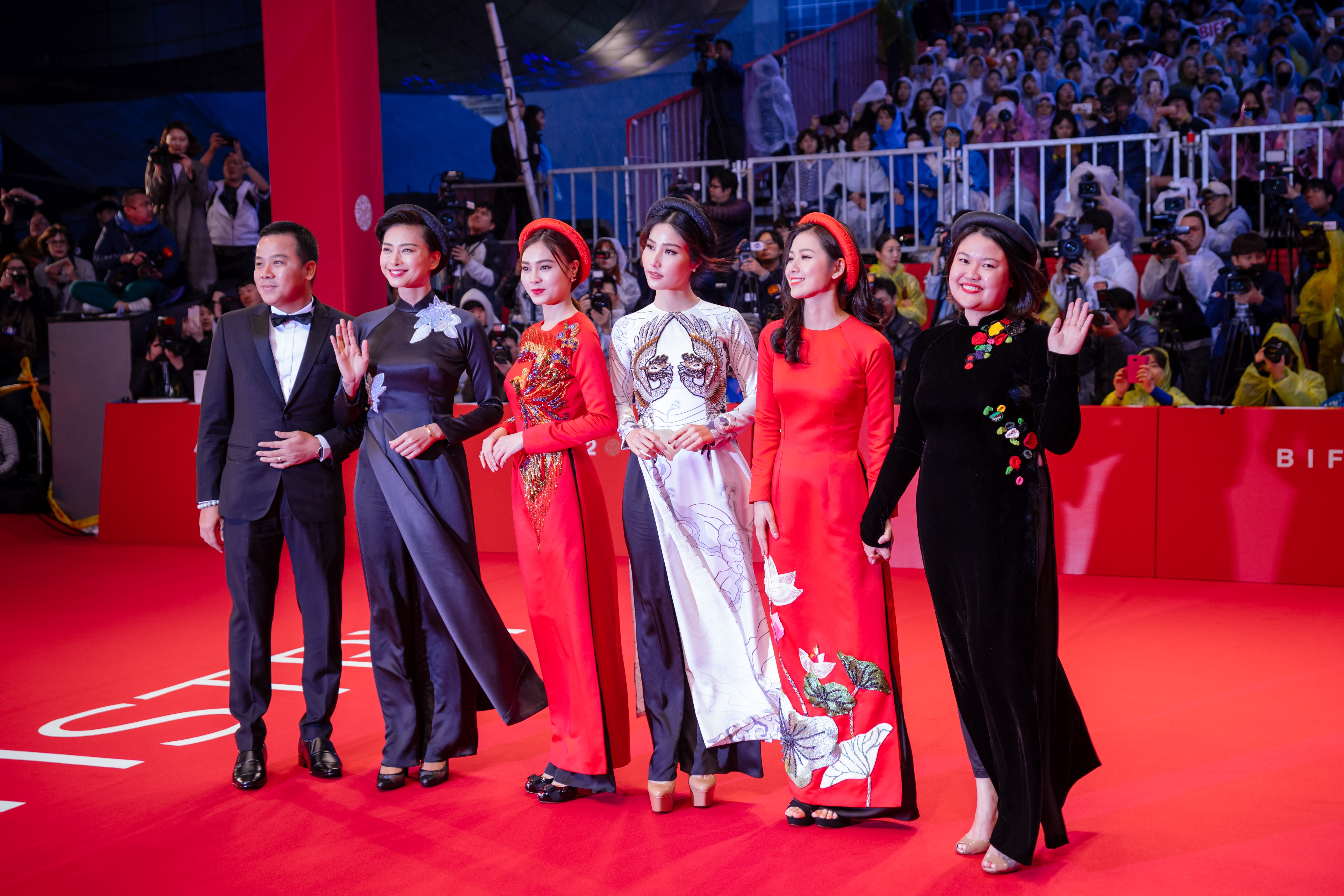 Diễn viên Cô Ba Sài Gòn tham gia Liên hoan phim Busan ảnh 1 Dien vien Co Ba Sai Gon tham gia Lien hoan phim Busan anh 1