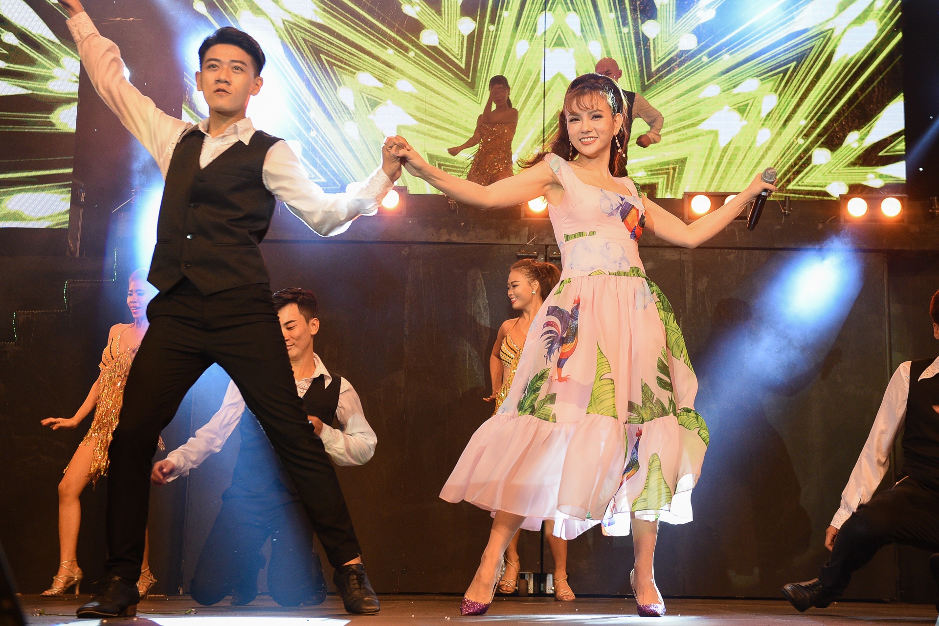 Dem nhac ky niem Lan Song Xanh o pho di bo anh 9