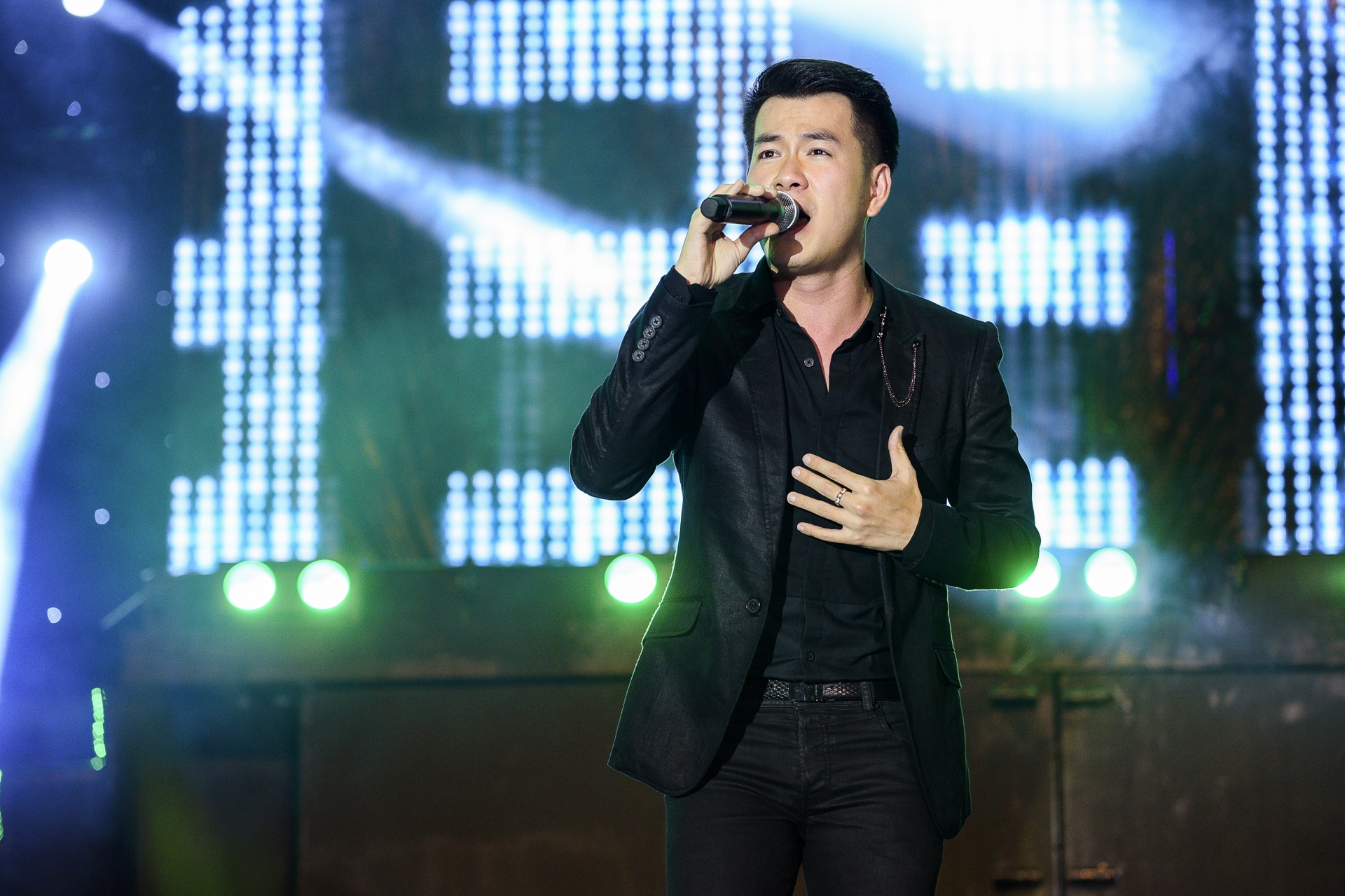 Dem nhac ky niem Lan Song Xanh o pho di bo anh 14