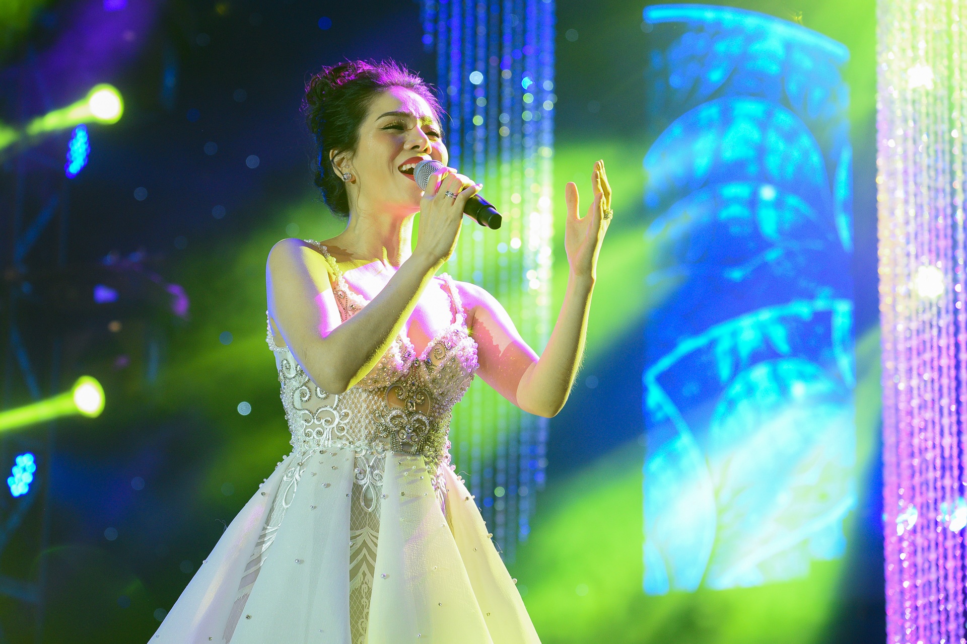 Dem nhac ky niem Lan Song Xanh o pho di bo anh 4