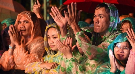 Hang nghin khan gia doi mua de tro lai thanh xuan voi Lan Song Xanh hinh anh