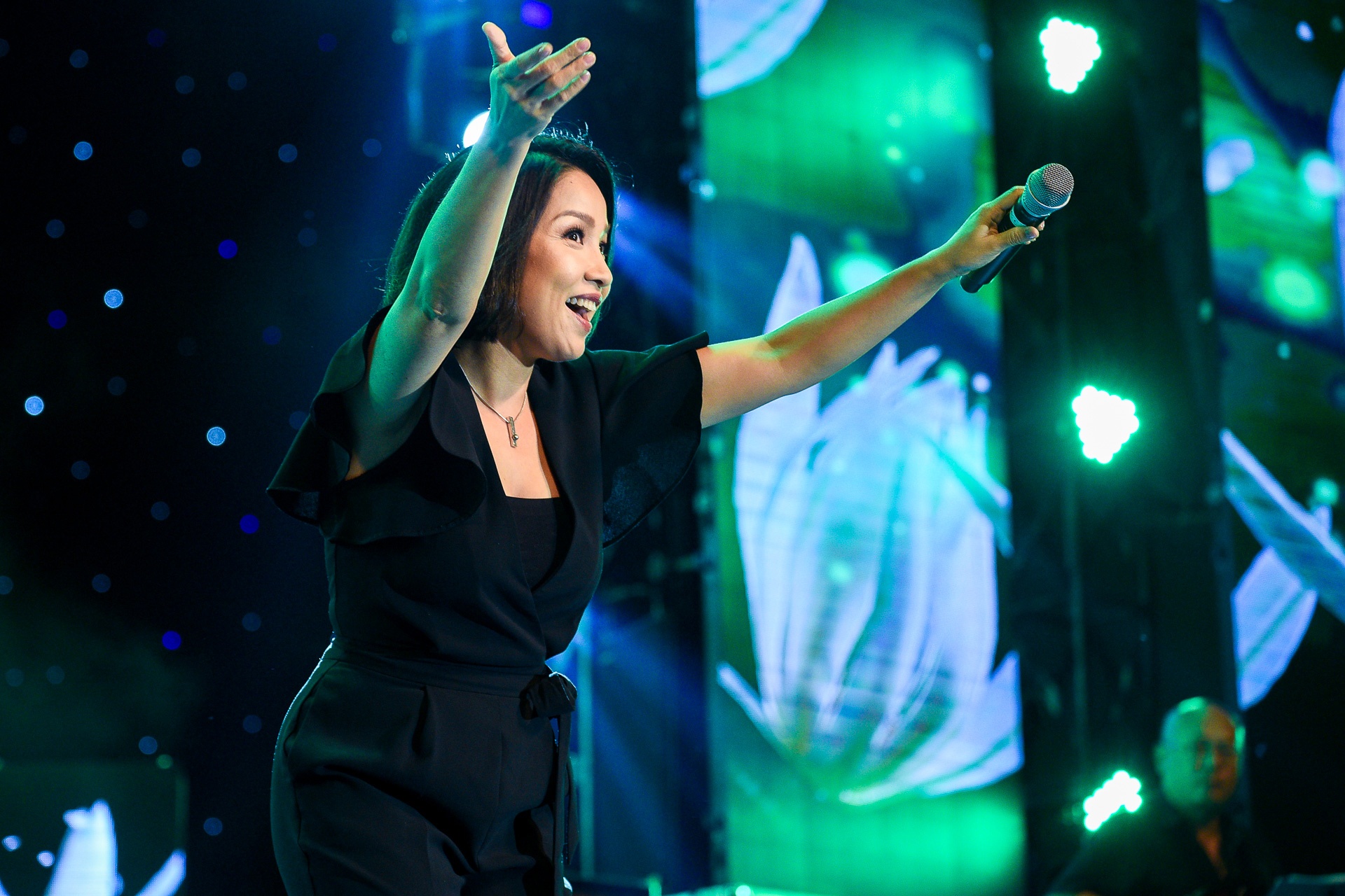 Đêm nhạc Làn Sóng Xanh ở phố đi bộ Nguyễn Huệ ảnh 3 Dem nhac Lan Song Xanh o pho di bo Nguyen Hue anh 3