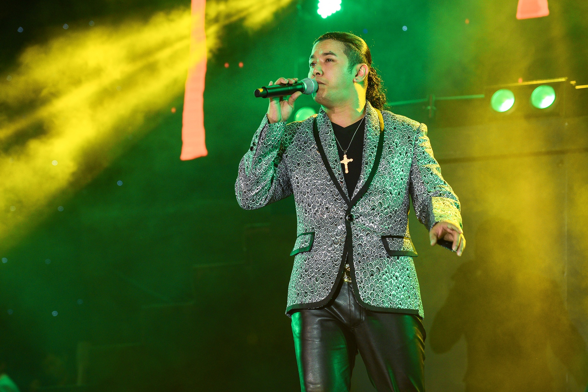 Đêm nhạc Làn Sóng Xanh ở phố đi bộ Nguyễn Huệ ảnh 15 Dem nhac Lan Song Xanh o pho di bo Nguyen Hue anh 15