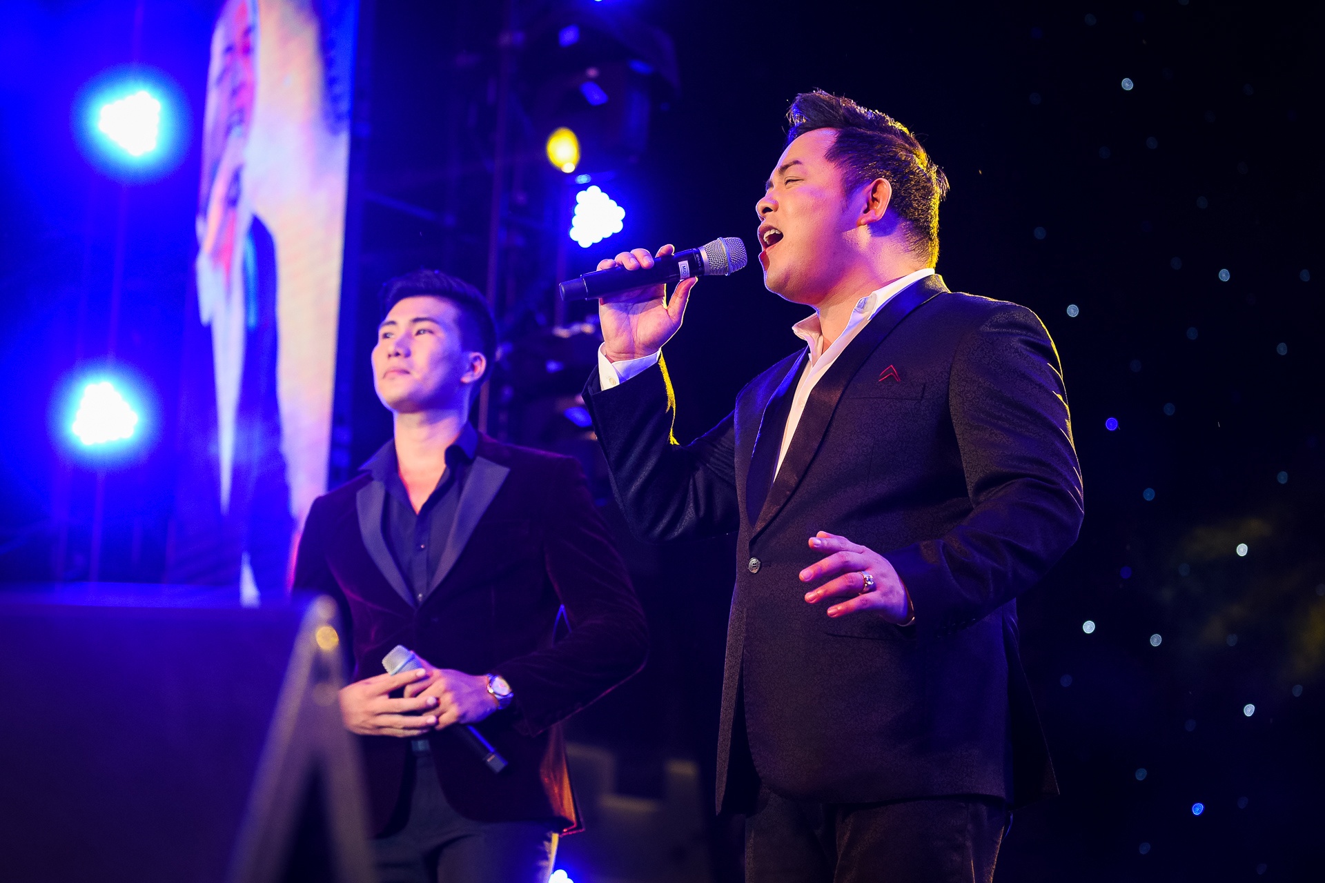 Đêm nhạc Làn Sóng Xanh ở phố đi bộ Nguyễn Huệ ảnh 12 Dem nhac Lan Song Xanh o pho di bo Nguyen Hue anh 12