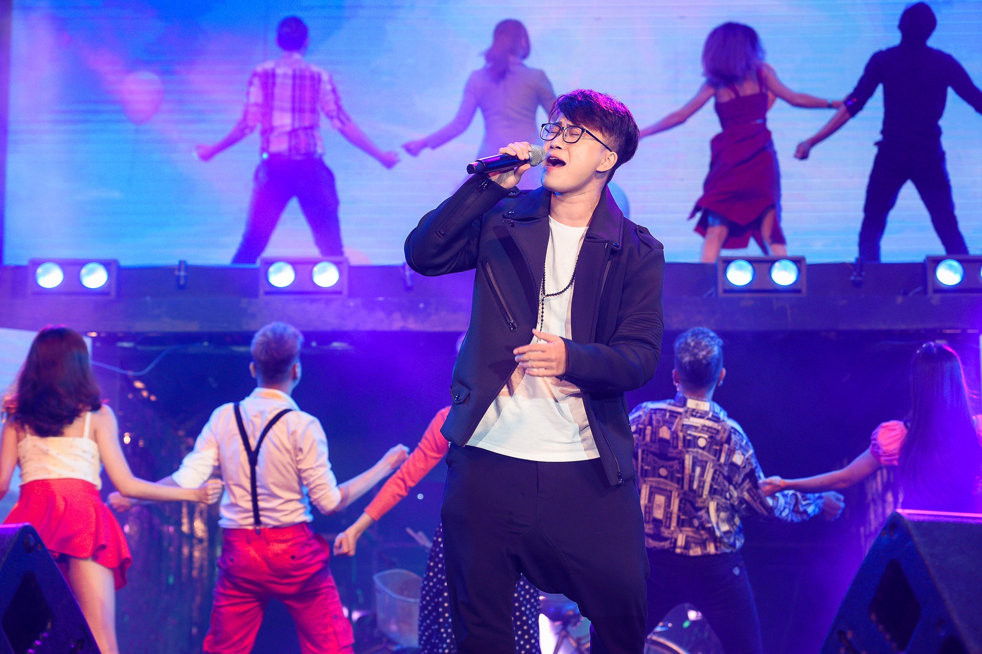 Đêm nhạc Làn Sóng Xanh ở phố đi bộ Nguyễn Huệ ảnh 20 Dem nhac Lan Song Xanh o pho di bo Nguyen Hue anh 20