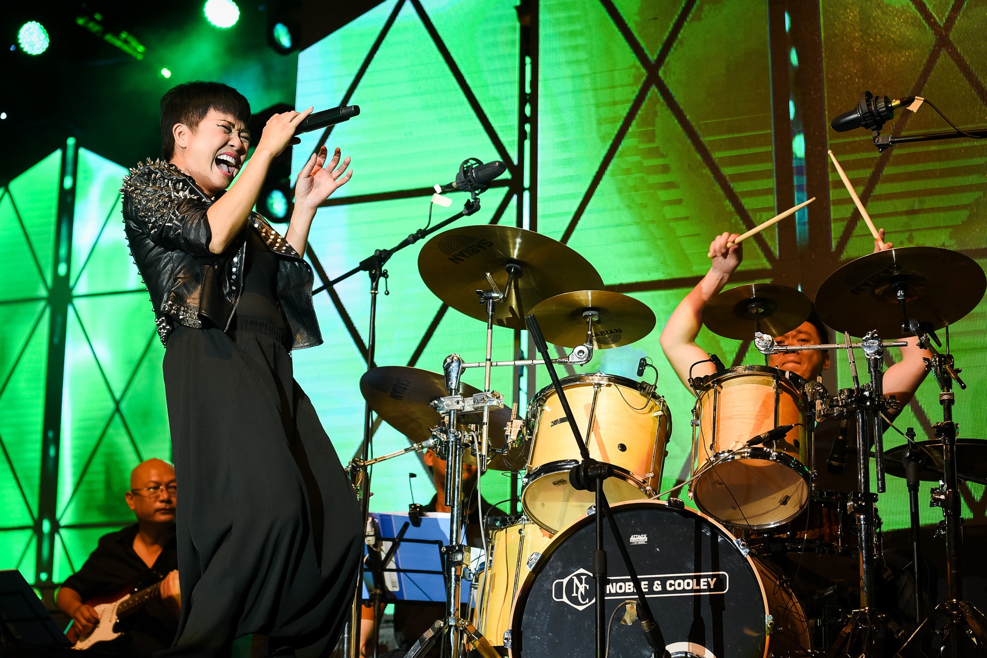 Đêm nhạc Làn Sóng Xanh ở phố đi bộ Nguyễn Huệ ảnh 8 Dem nhac Lan Song Xanh o pho di bo Nguyen Hue anh 8