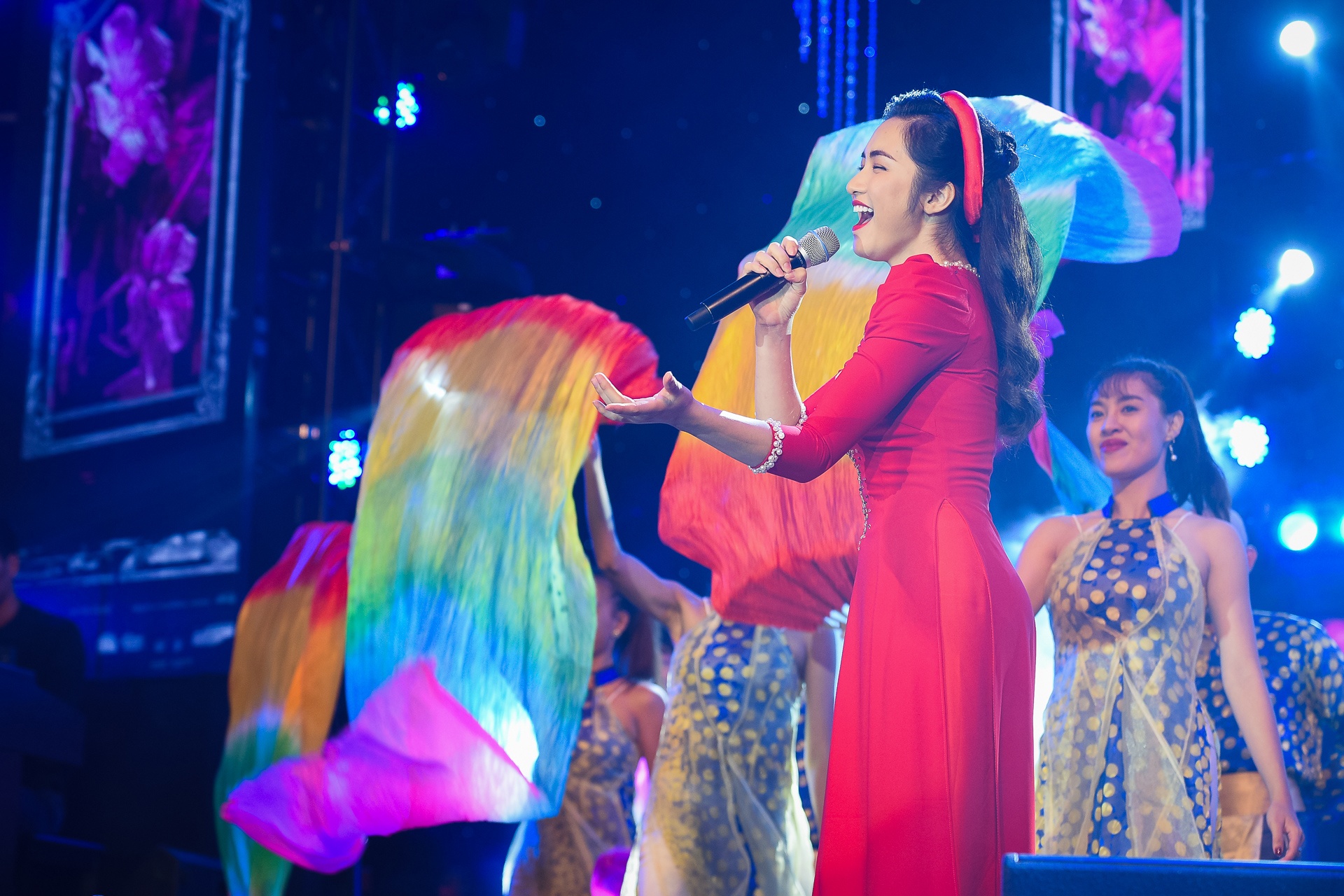 Đêm nhạc Làn Sóng Xanh ở phố đi bộ Nguyễn Huệ ảnh 18 Dem nhac Lan Song Xanh o pho di bo Nguyen Hue anh 18