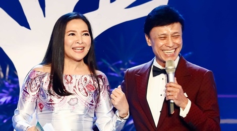 Danh ca Tuan Ngoc ly giai vi sao luon dam chieu khi dung tren san khau hinh anh