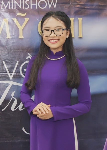 Phương Mỹ Chi đi diễn sòng bài cát-xê 6.000 USD ảnh 2 Phuong My Chi di dien song bai cat-xe 6.000 USD anh 2