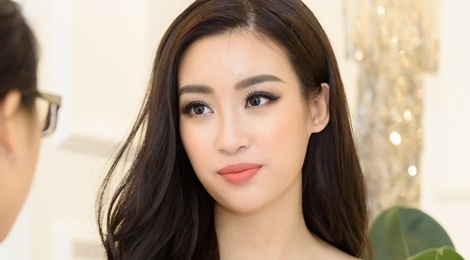 Hoa hau Do My Linh: 'Kho khan cua dan vung lu vuot xa tuong tuong' hinh anh