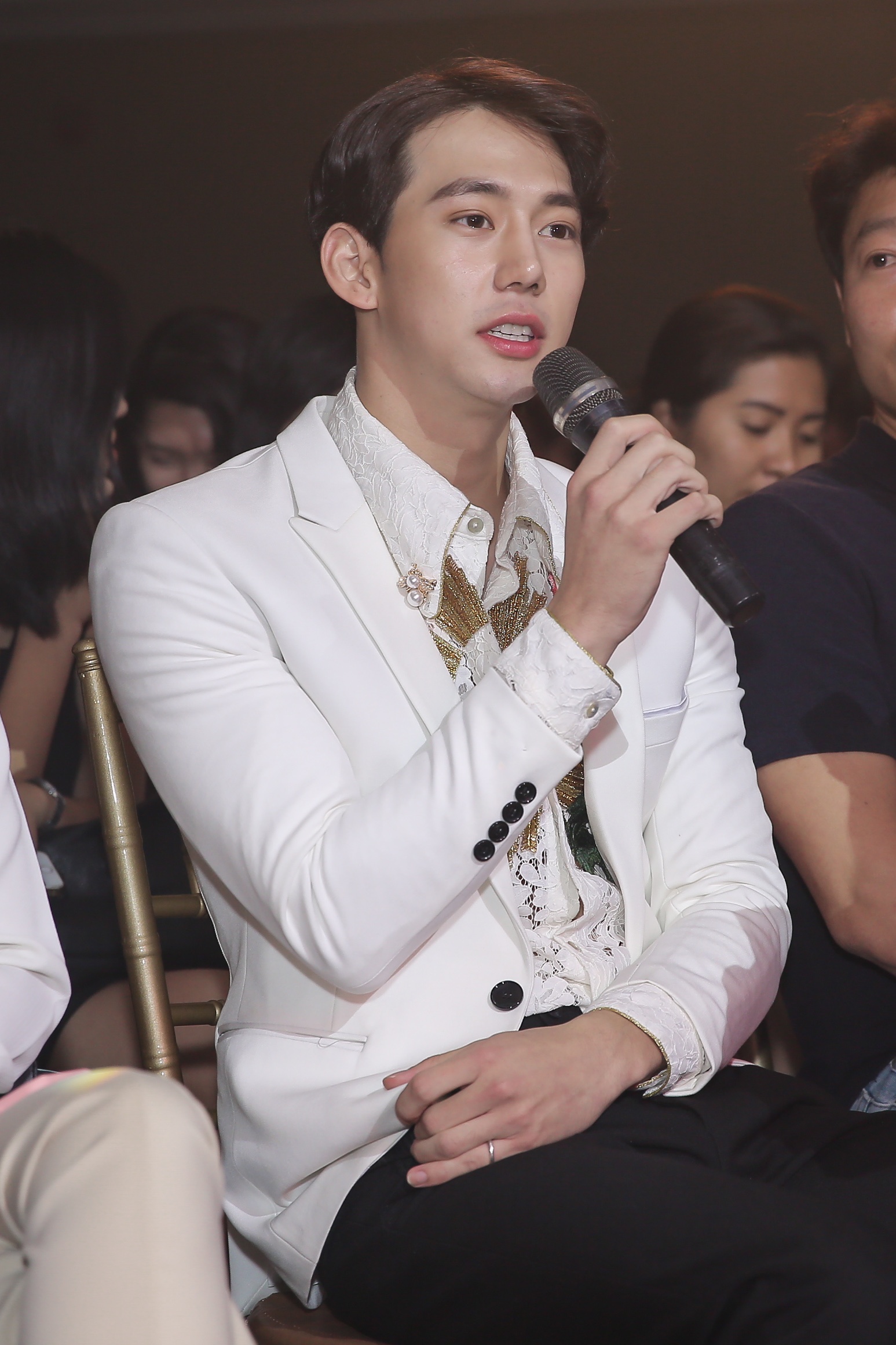 Chi Pu bieu dien live single Tu hom nay (Feel Like Oh) anh 10