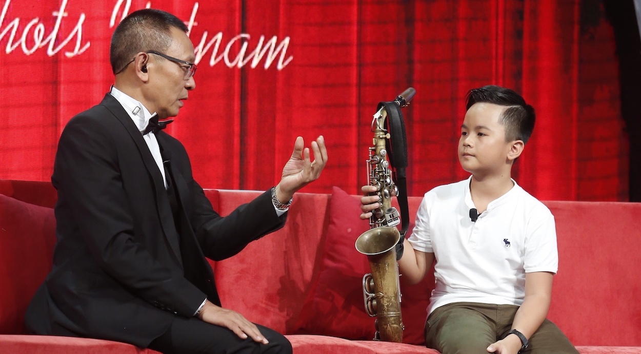 Su hieu thao cua cau be mo coi cha khien MC Lai Van Sam xuc dong hinh anh