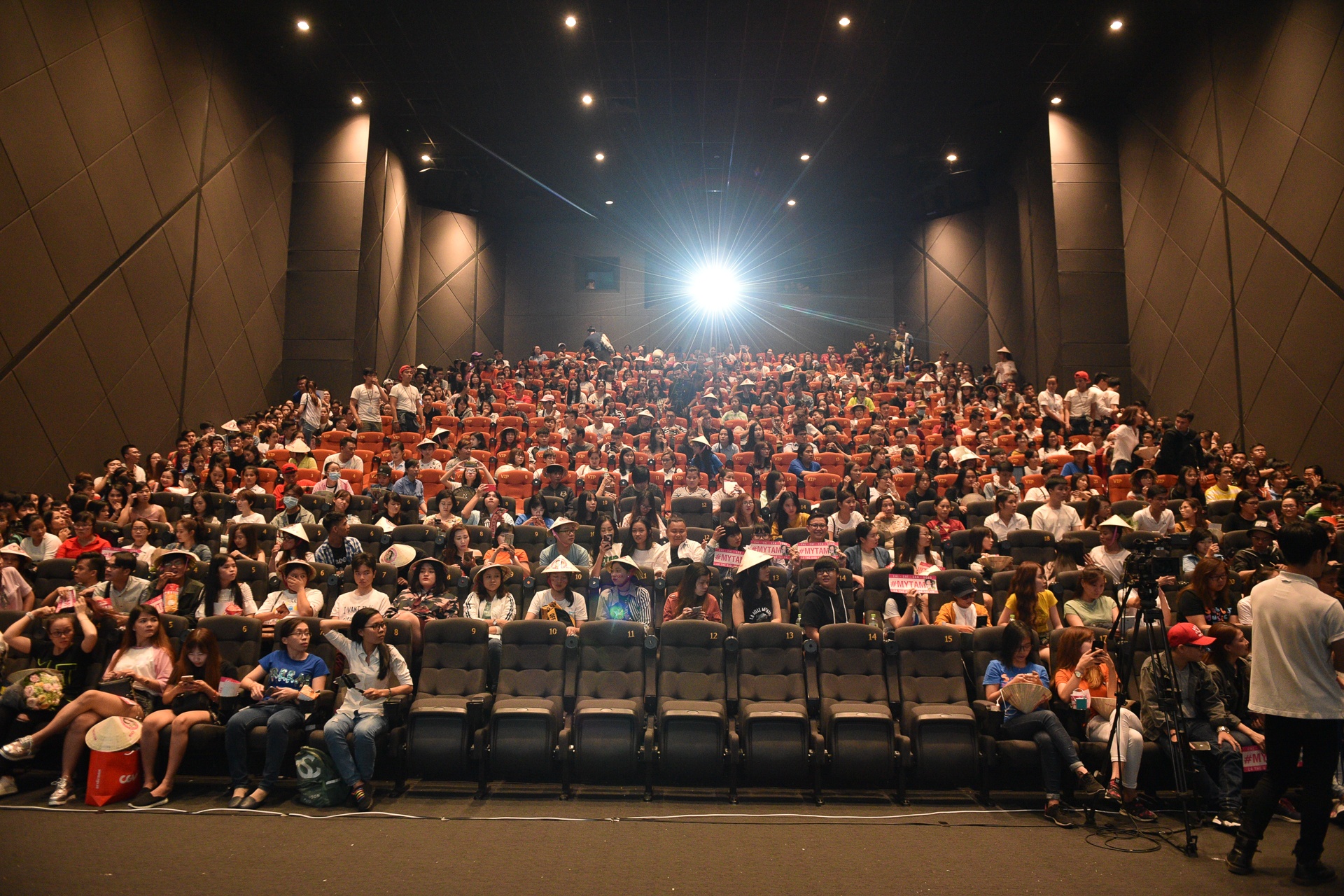 My Tam dien lai canh tinh cam voi Mai Tai Phen anh 1