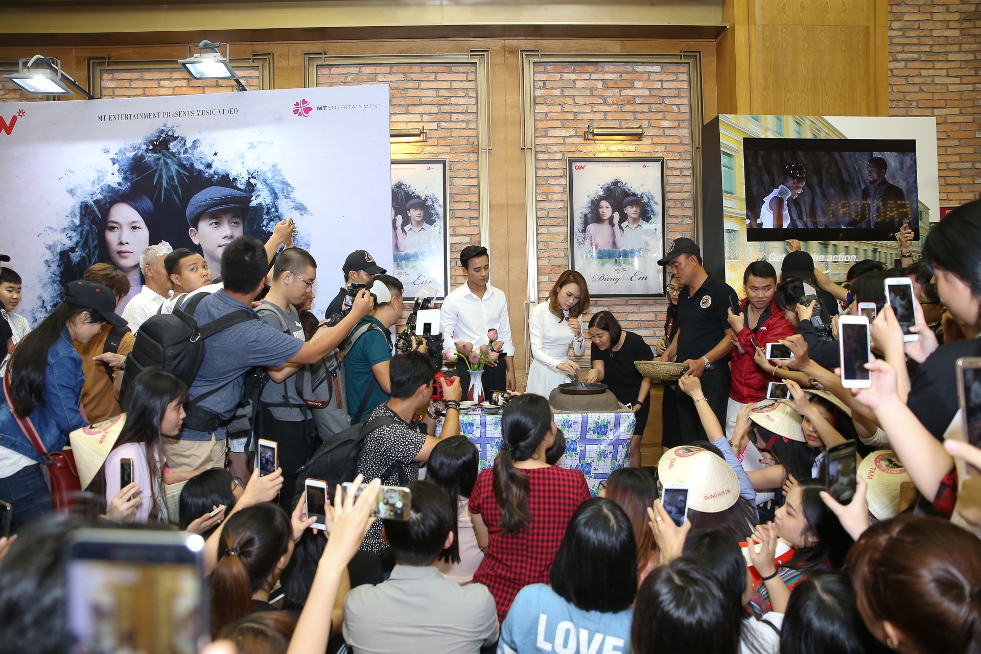 My Tam dien lai canh tinh cam voi Mai Tai Phen anh 11