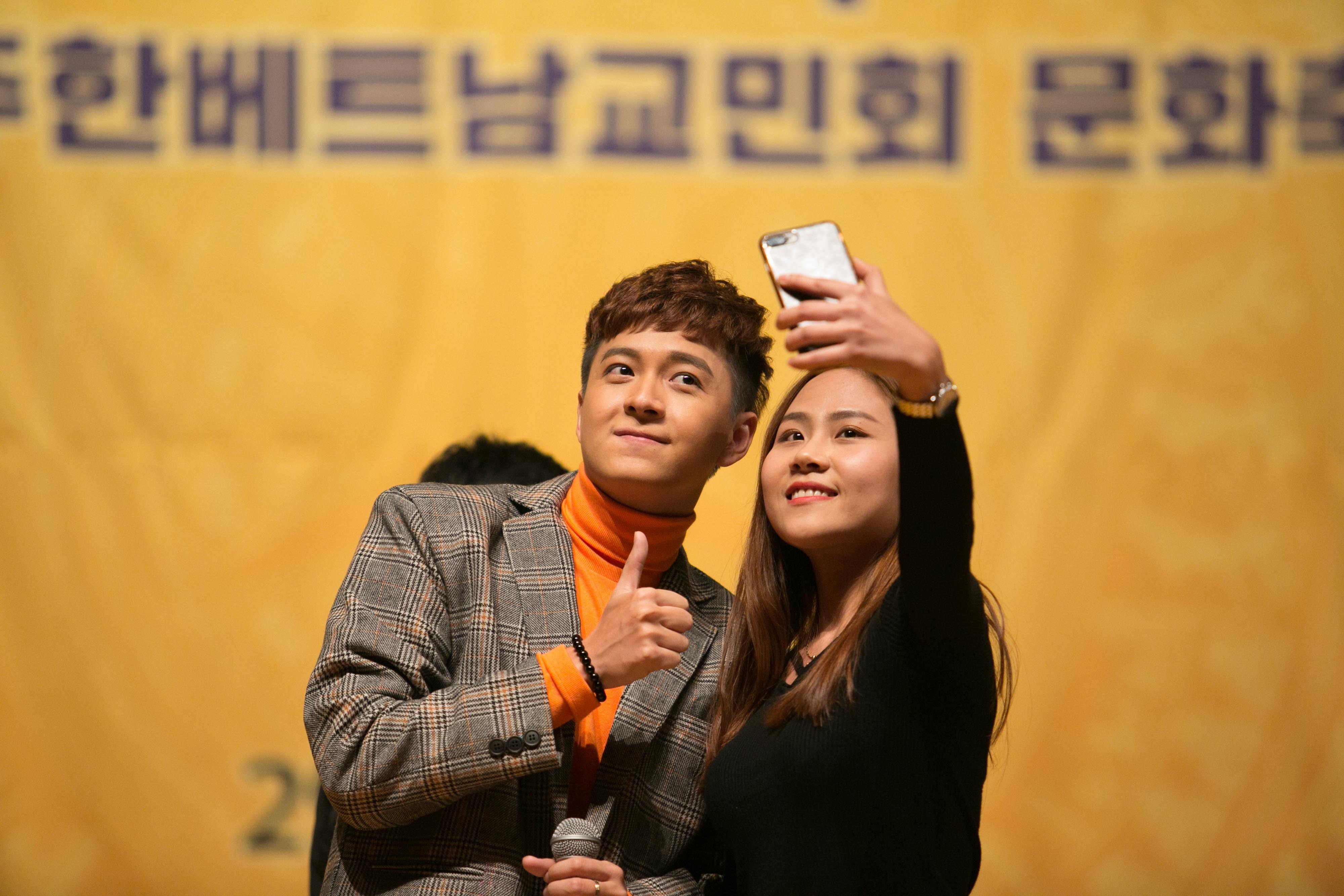 Ngo Kien Huy duoc kieu bao tai Han Quoc yeu men anh 2