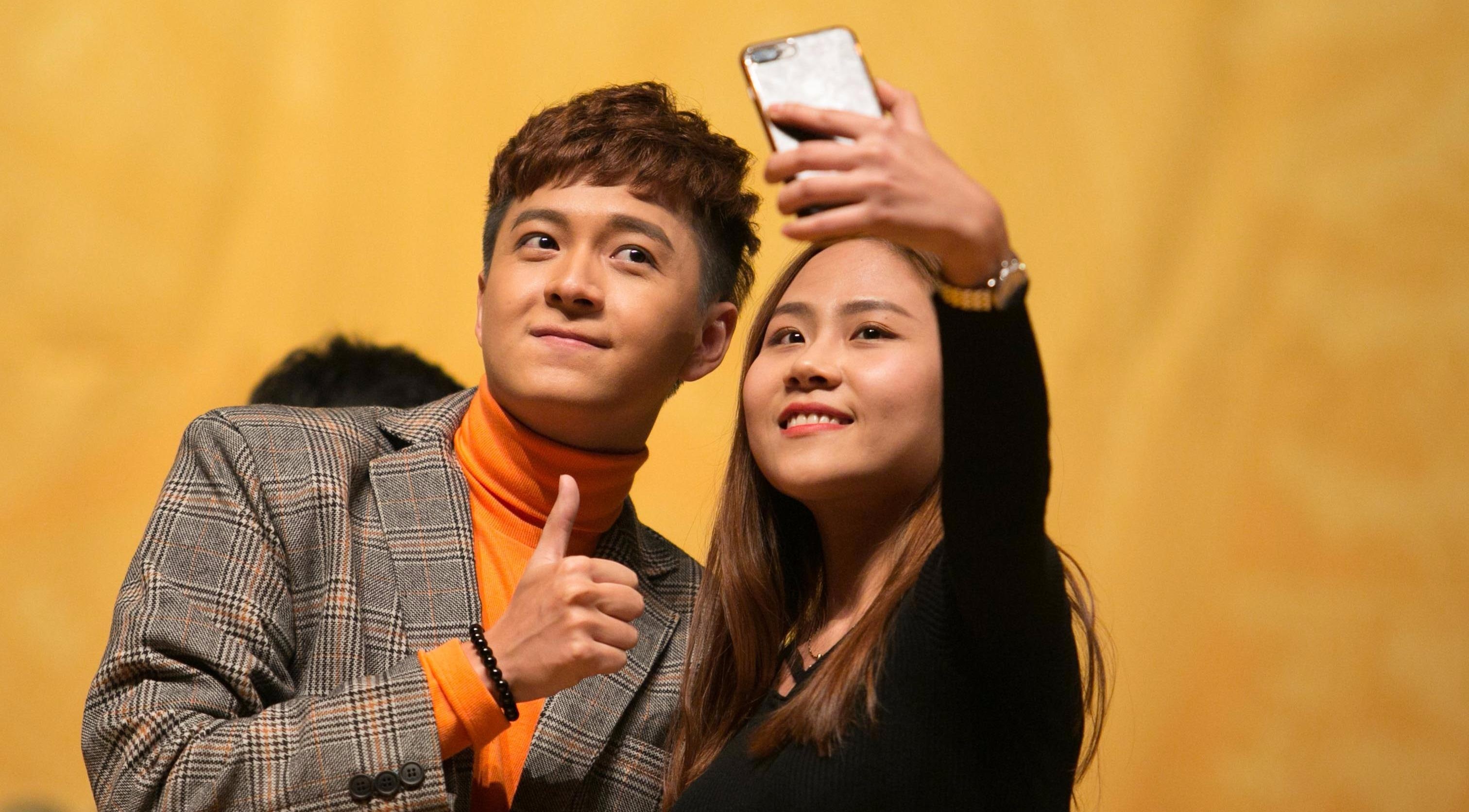 Ngo Kien Huy duoc fan nu men mo khi dien tai Han Quoc hinh anh