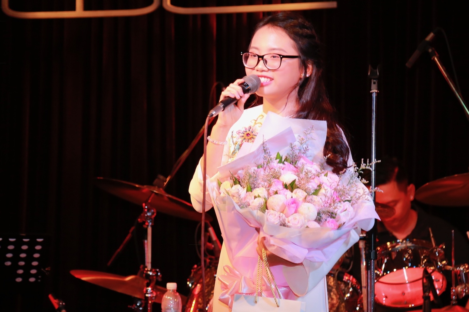 Phuong My Chi xin loi me trong mini show anh 1