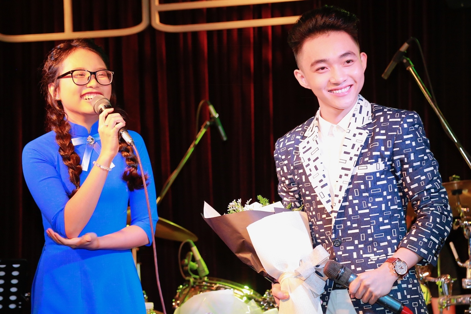 Phuong My Chi xin loi me trong mini show anh 3