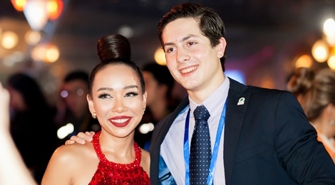 Ca si Thao Trang bieu dien tai su kien APEC hinh anh