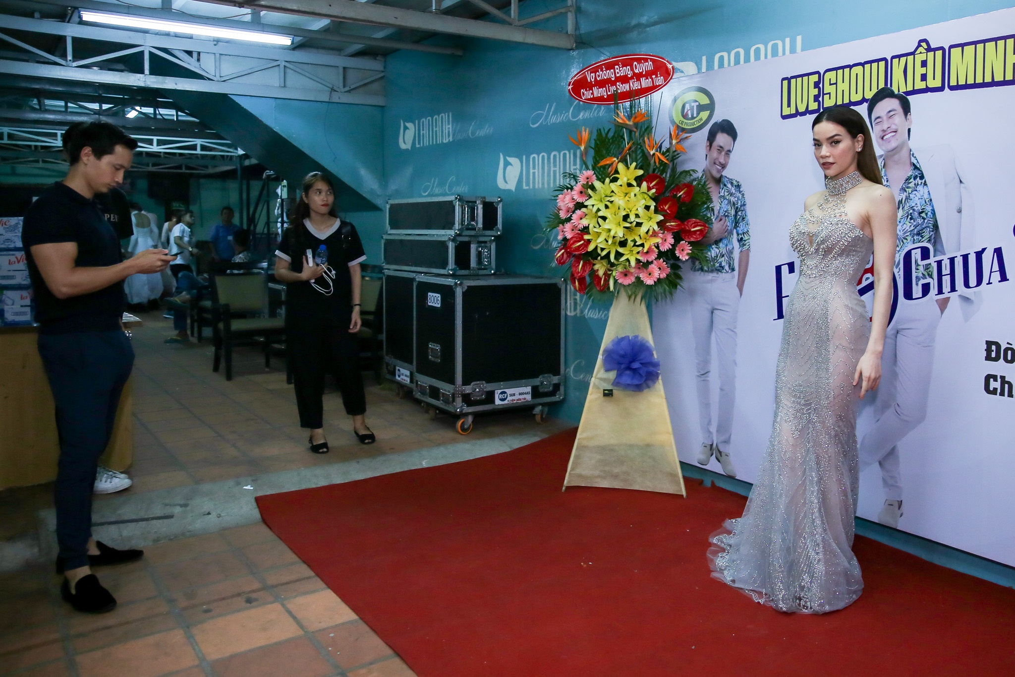 Hau truong live show Kieu Minh Tuan anh 8