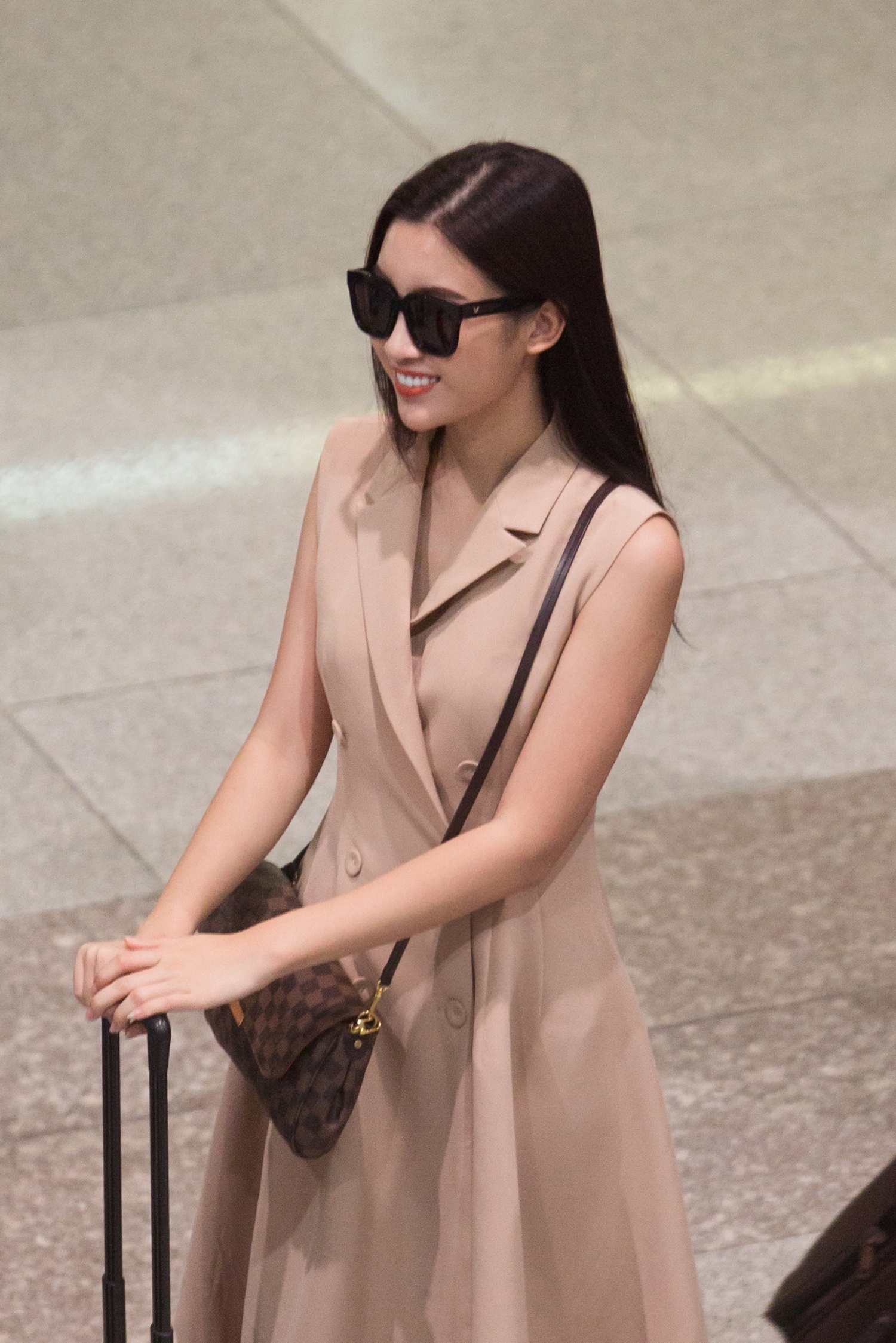 Do My Linh ve nuoc sau khi thi Miss World anh 3