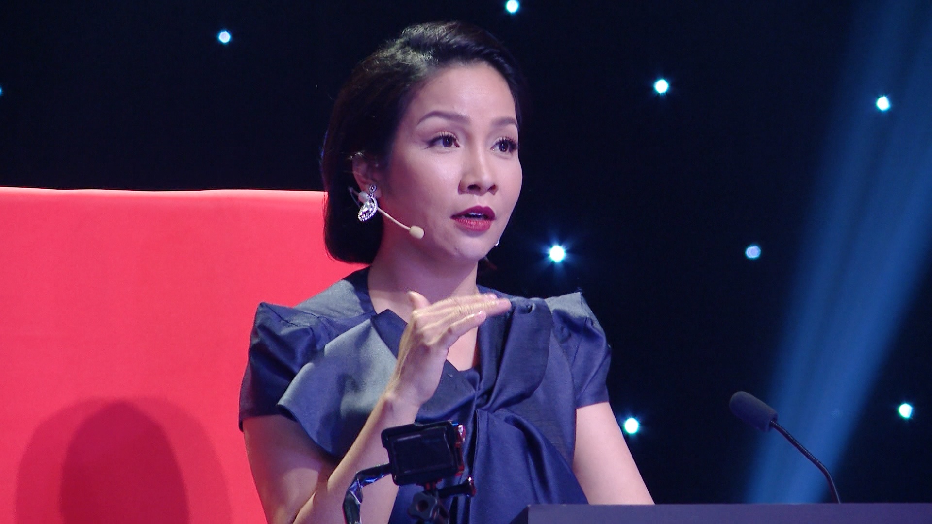 My Linh ung ho cap the hanh nghe ca si anh 1