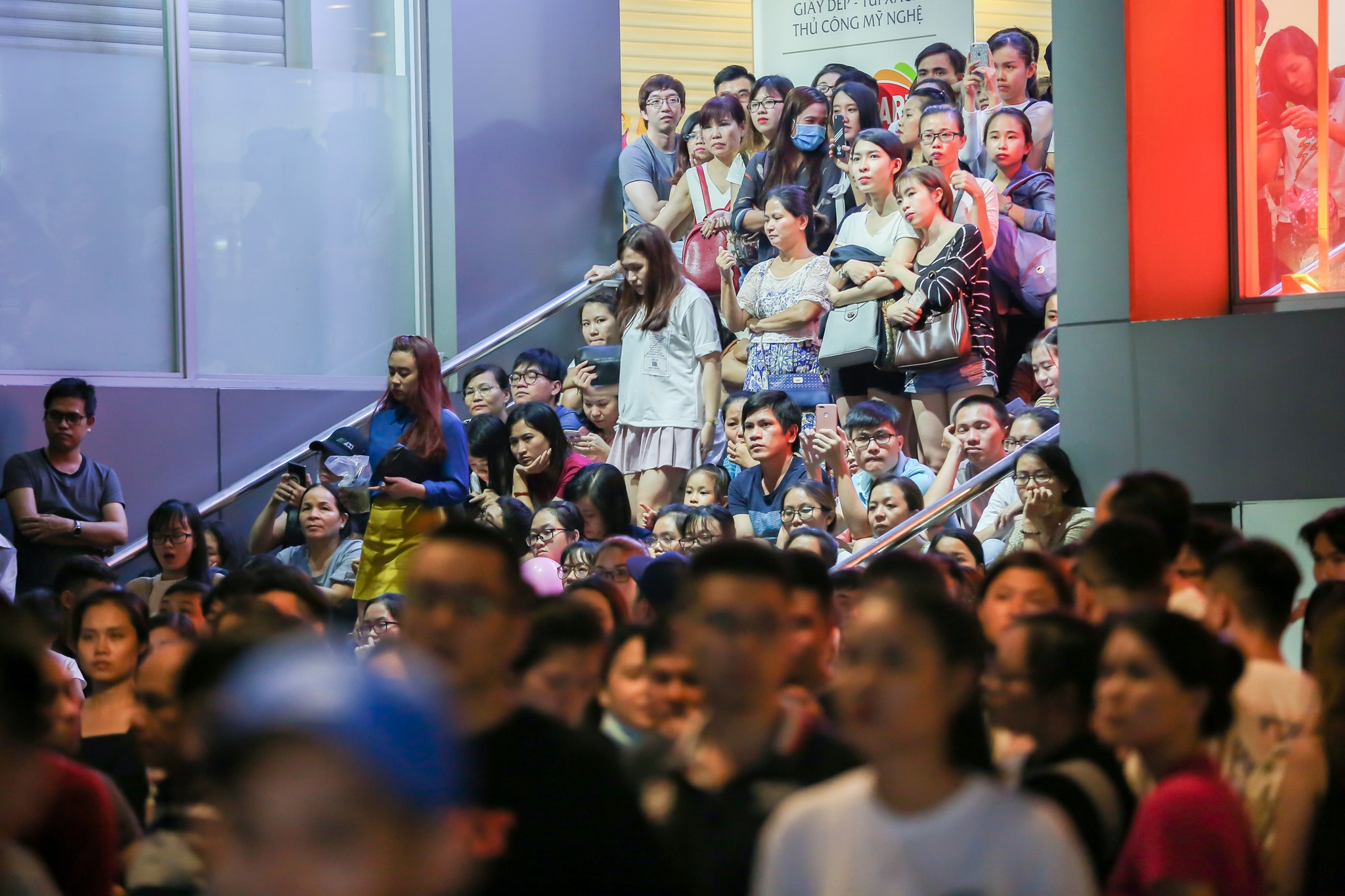 Mỹ Tâm biểu diễn ở phố đi bộ Nguyễn Huệ ảnh 5 My Tam bieu dien o pho di bo Nguyen Hue anh 5