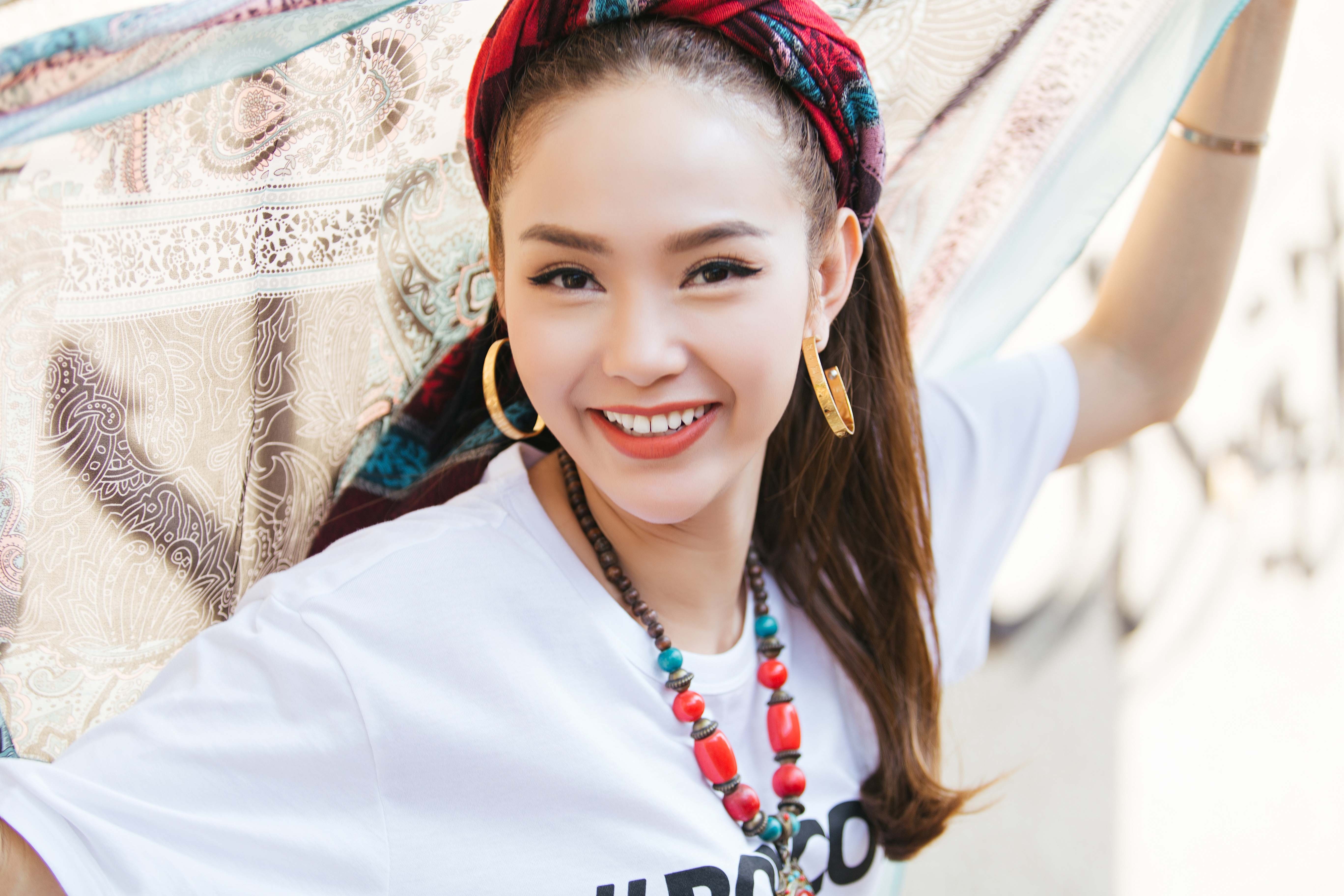 Minh Hang noi ve nghi ngo 'da xeo' Ho Ngoc Ha trong MV moi hinh anh