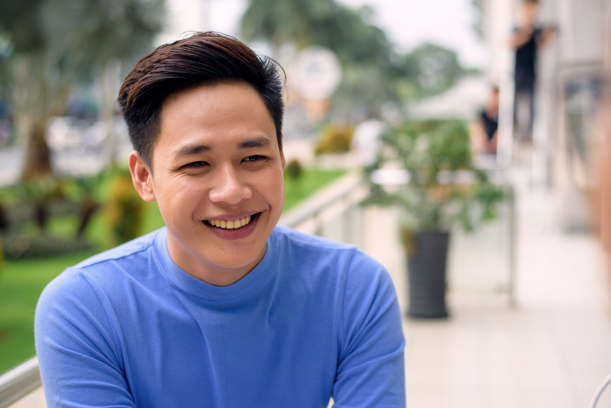 Hot boy trà sữa Lê TấnLợi đi hát ảnh 6 Hot boy tra sua Le TanLoi di hat anh 6