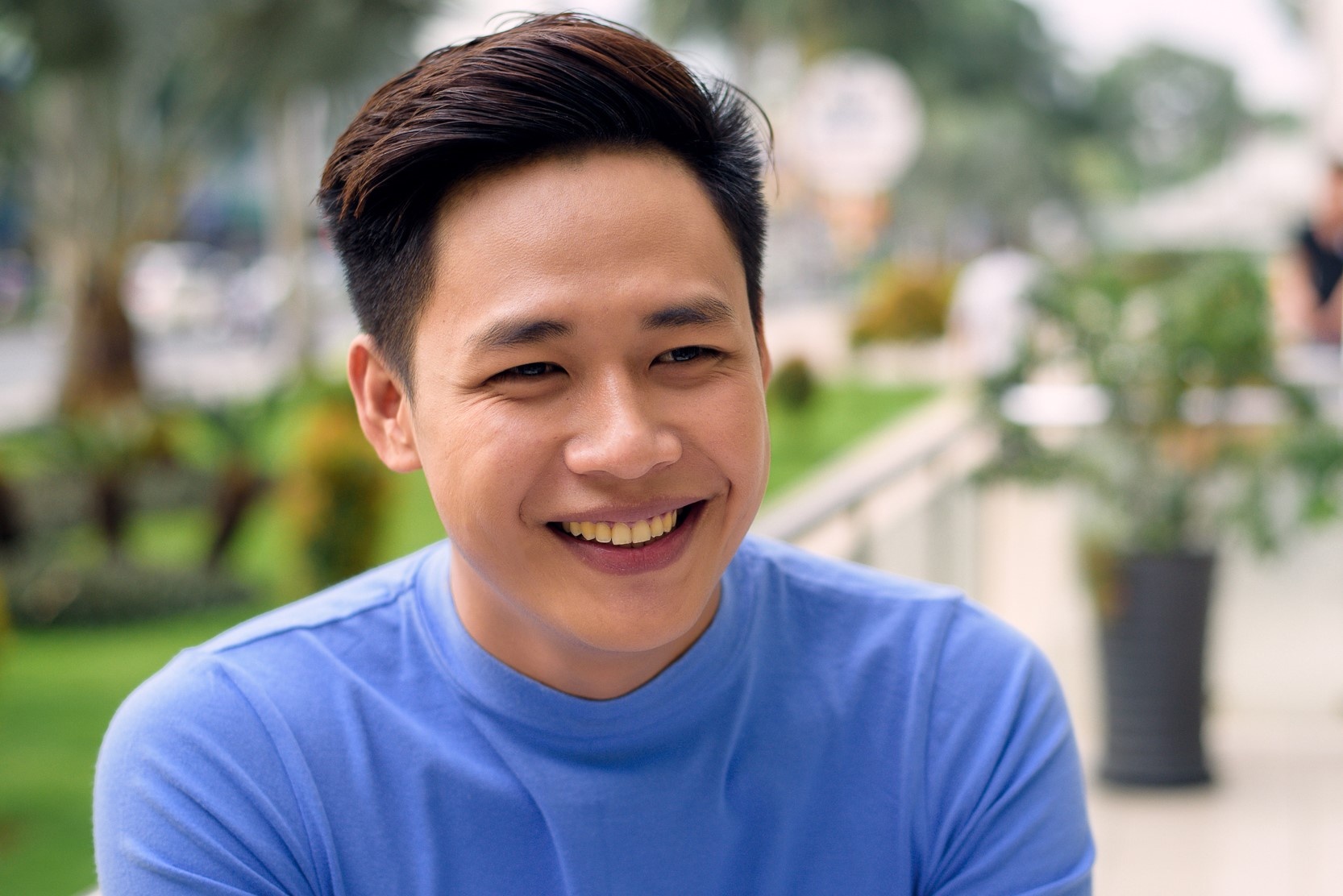 'Hot boy tra sua': Thay khen toi hat hay hon vai ca si hien nay hinh anh