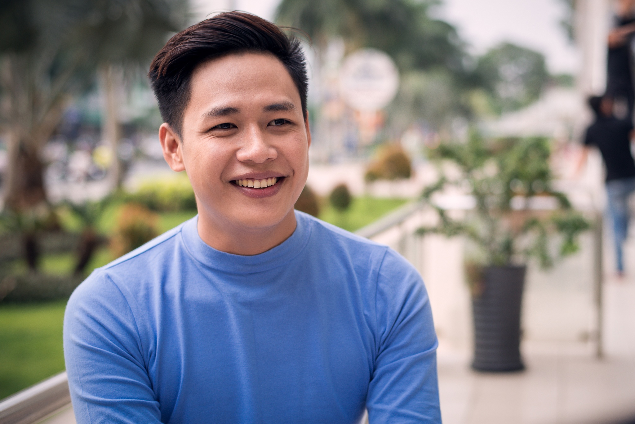 Hot boy trà sữa Lê TấnLợi đi hát ảnh 1 Hot boy tra sua Le TanLoi di hat anh 1