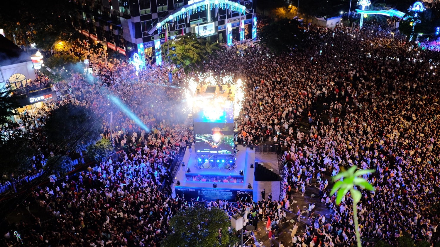 50.000 khan gia chen lan, xo day xem nhac hoi mung nam moi hinh anh