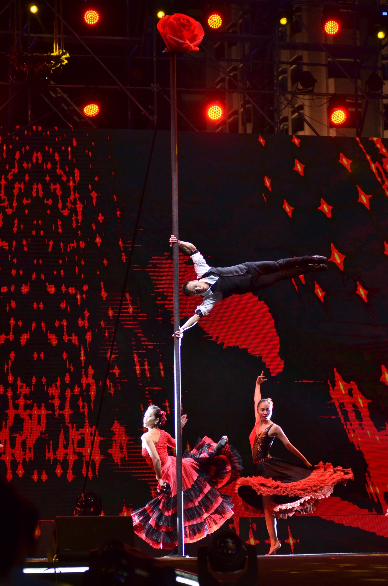 50.000 khan gia theo doi dem nhac o pho di bo anh 3