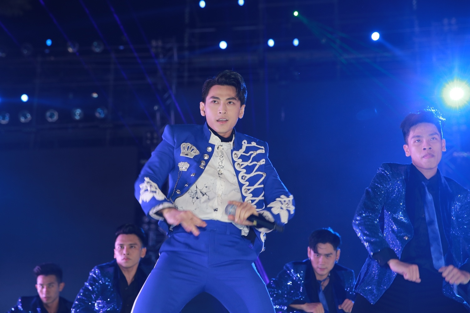 My Tam,  Son Tung M-TP hat mung nam moi anh 8